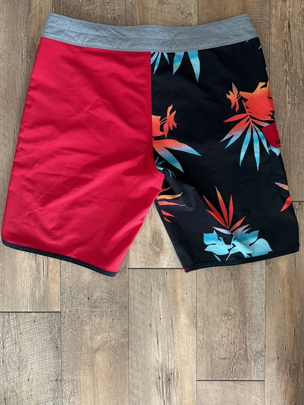 Billabong Men’s Sundays Pro 19” Boardshorts, Split Geometric Pattern - Size 33